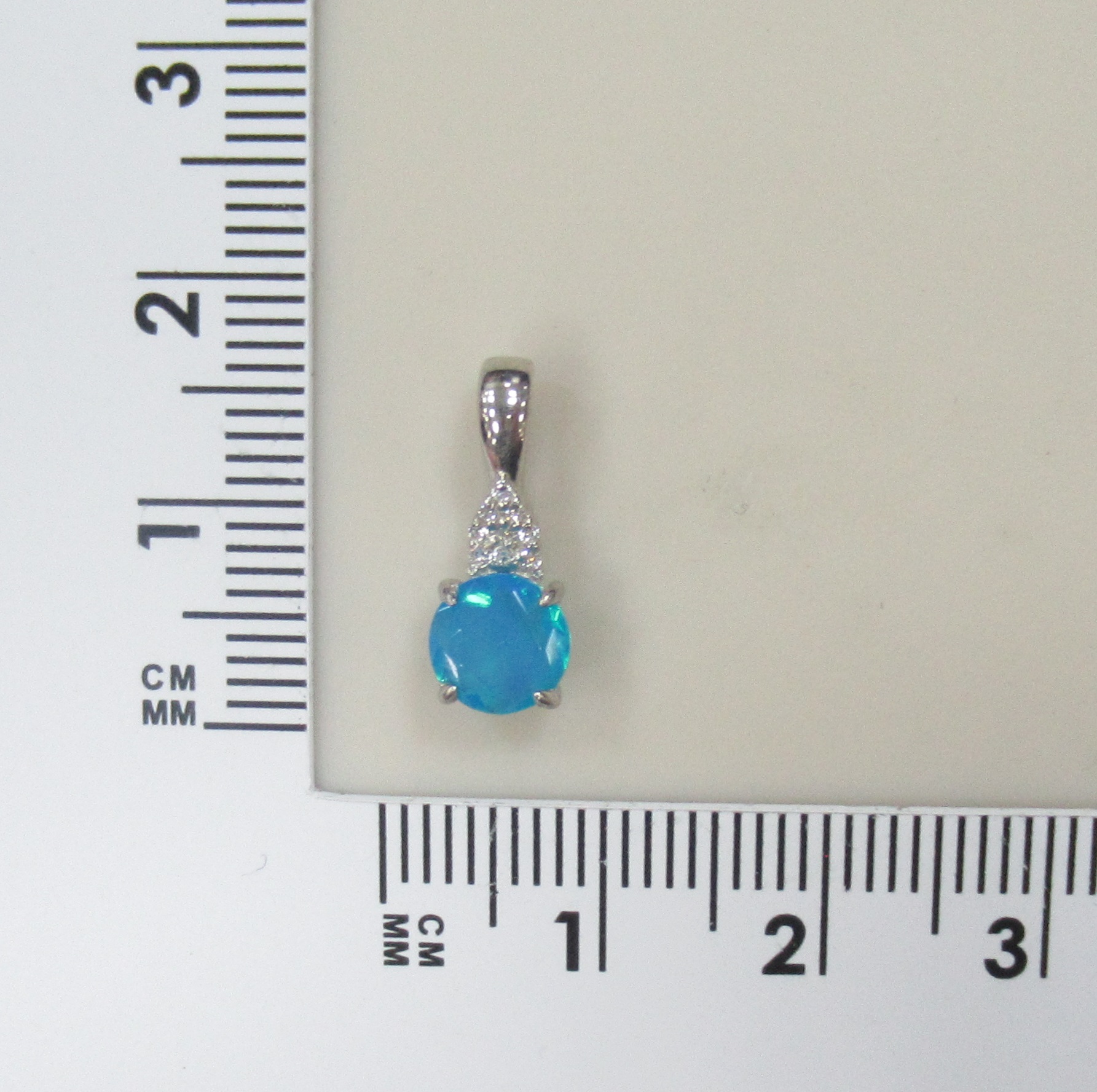 Серебряная подвеска с голубым опалом